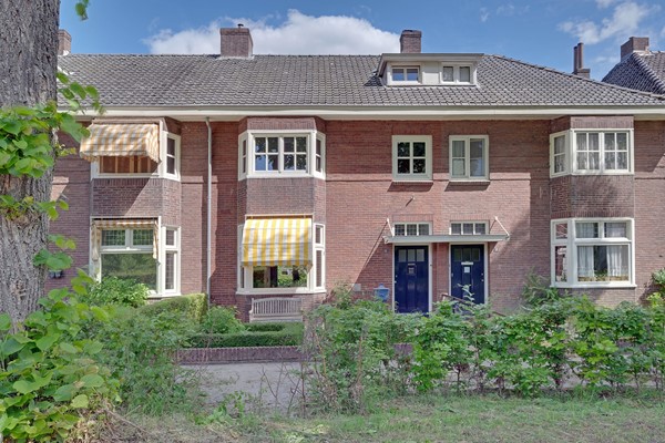 Te koop: UNIEKE, KARAKTERISTIEKE jaren '30 woning gelegen in het centrum van Zevenaar!